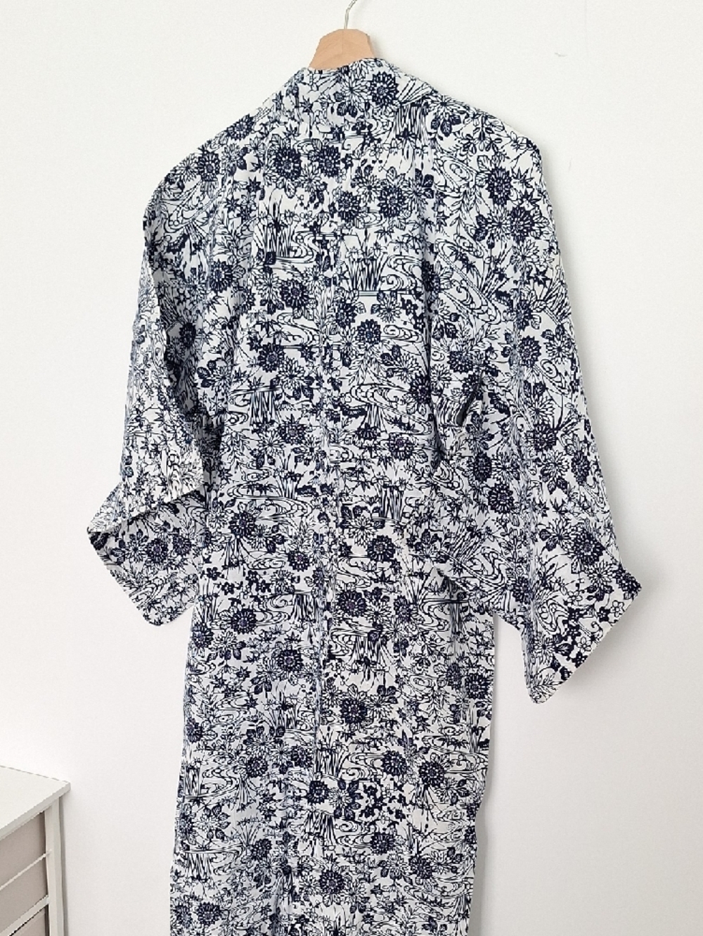 Floral Kimono Robe in Navy and White - Picture 4 of 4